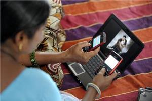 India orders ‘panic button’ for mobile phones in bid to protect women